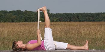 Yoga-Übung-Supta Padangusthasana Yoga-Übung-Supta Padangusthasana