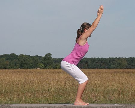 Yoga-Übung-Utkatasana-Stuhlstellung