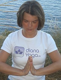 Yoga-in-Winsen-Diana-Rick-meditierend