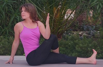 Yoga Übung Ardha Matsyendrasana - der Drehsitz