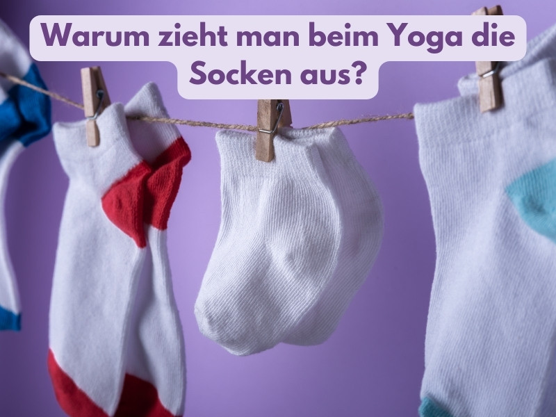 Warum zieht man beim Yoga die Socken aus?