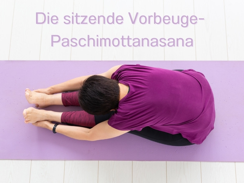 Yoga-Übung – Paschimottanasana, die sitzende Vorbeuge