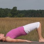 Yoga-Uebung-Schulterbruecke-Setu-Bandha-Sarvangasana