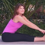 Yoga-Uebung-Paschimottanasana-sitzende-Vorbeuge